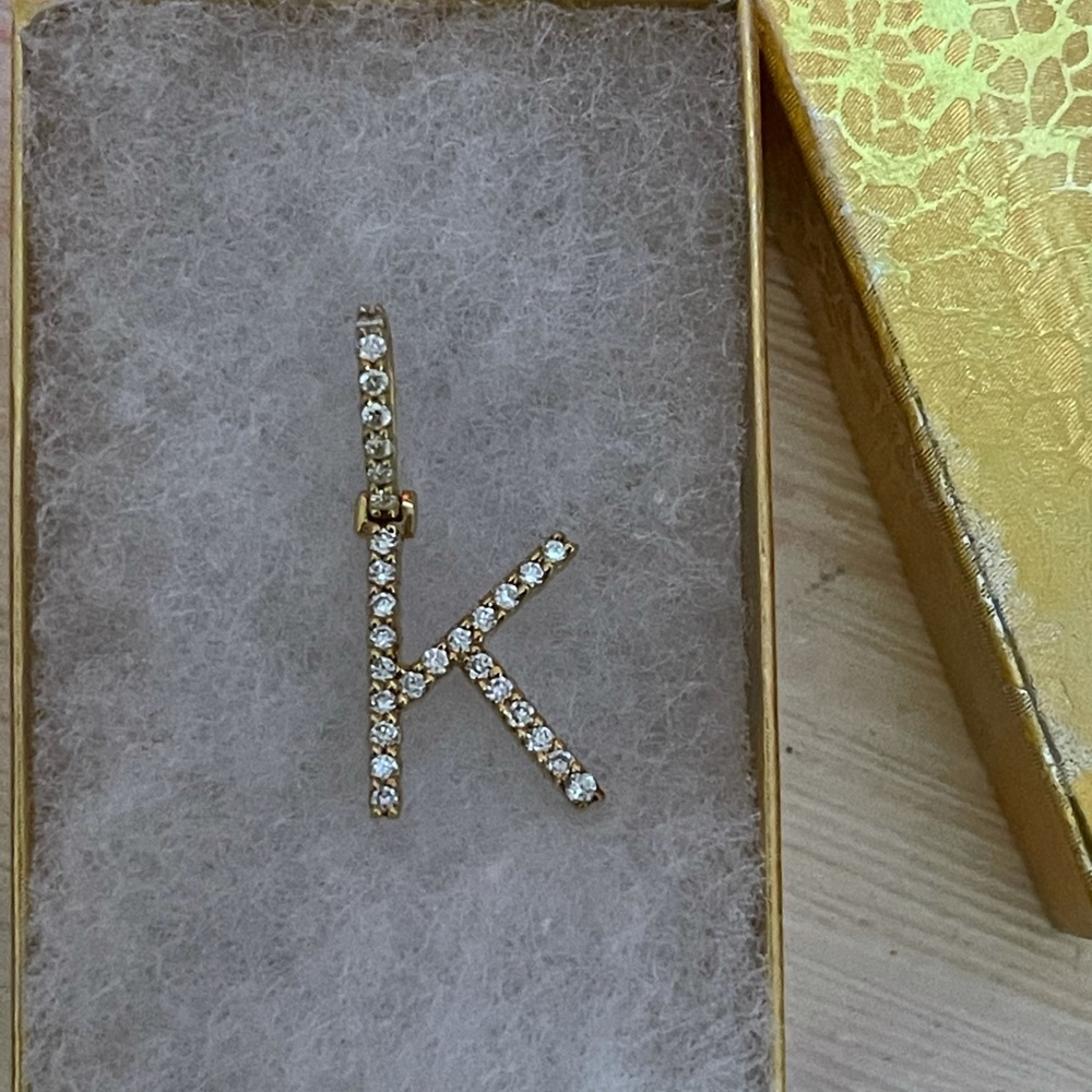 10kgold w/Real Diamonds letter “K” initial pendant